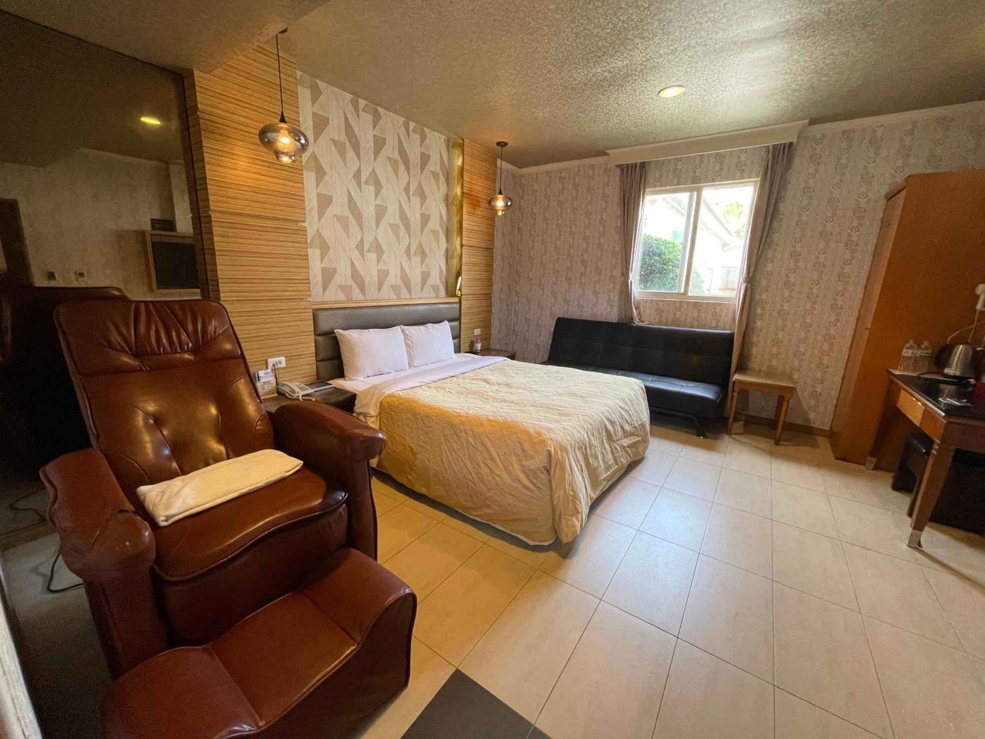 Treasure Island Motel - Renwu Kaohsiung Extérieur photo